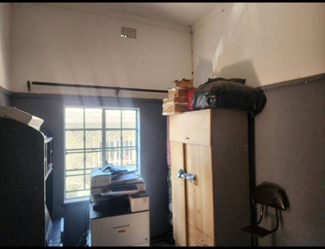 3 BEDROOM HOUSE FOR SALE IN BEZUIDENHOUT VALLEY